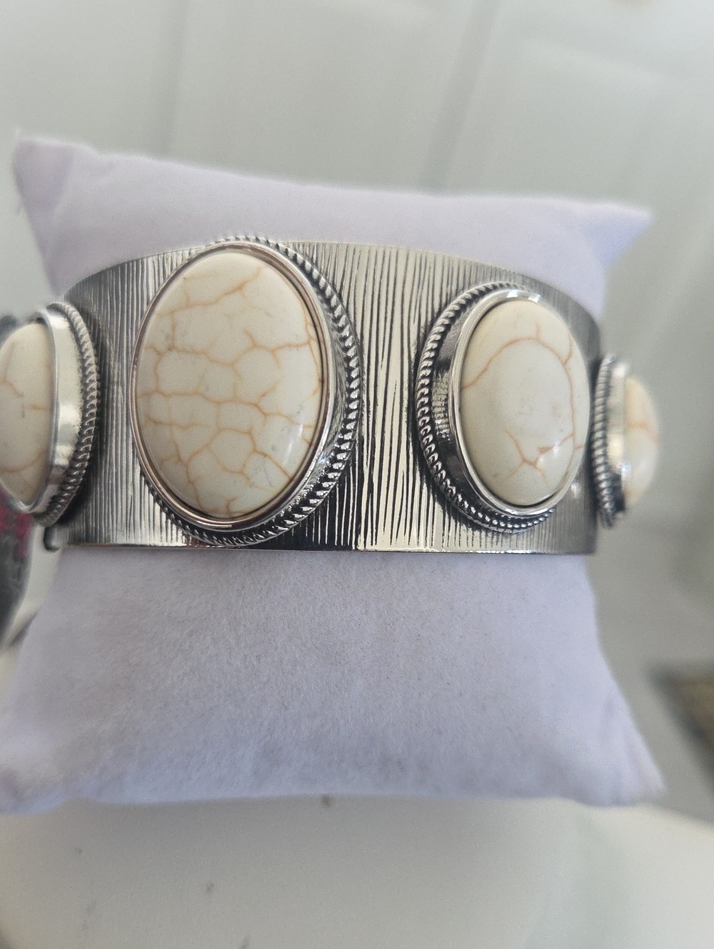 Paparazzi Earthy Echo White Bracelet NWT